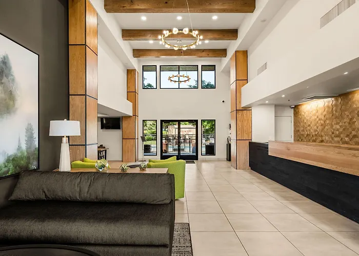 Oxford Suites Redding